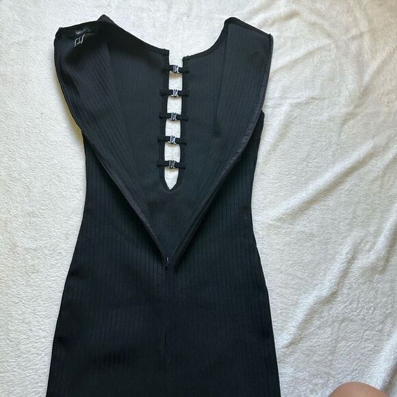 Forever 21 Size S sleeveless mini dress with a close fit - Picture 4 of 7